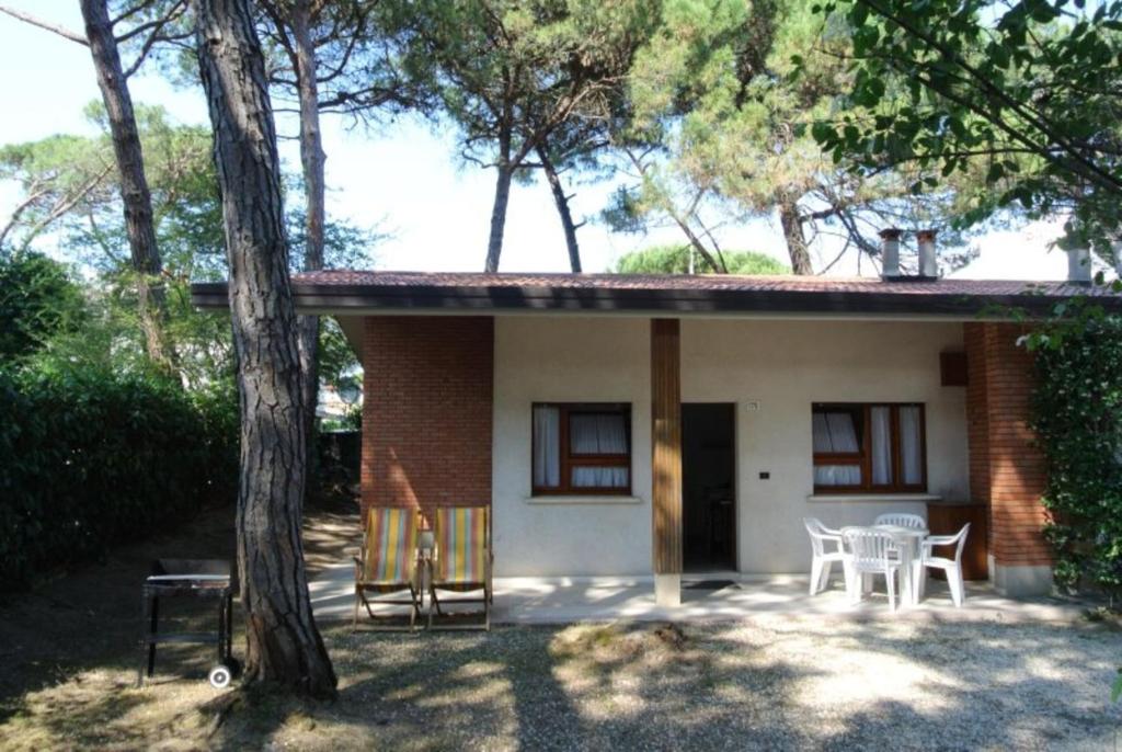 Peaceful retreat with garden and parking - 1