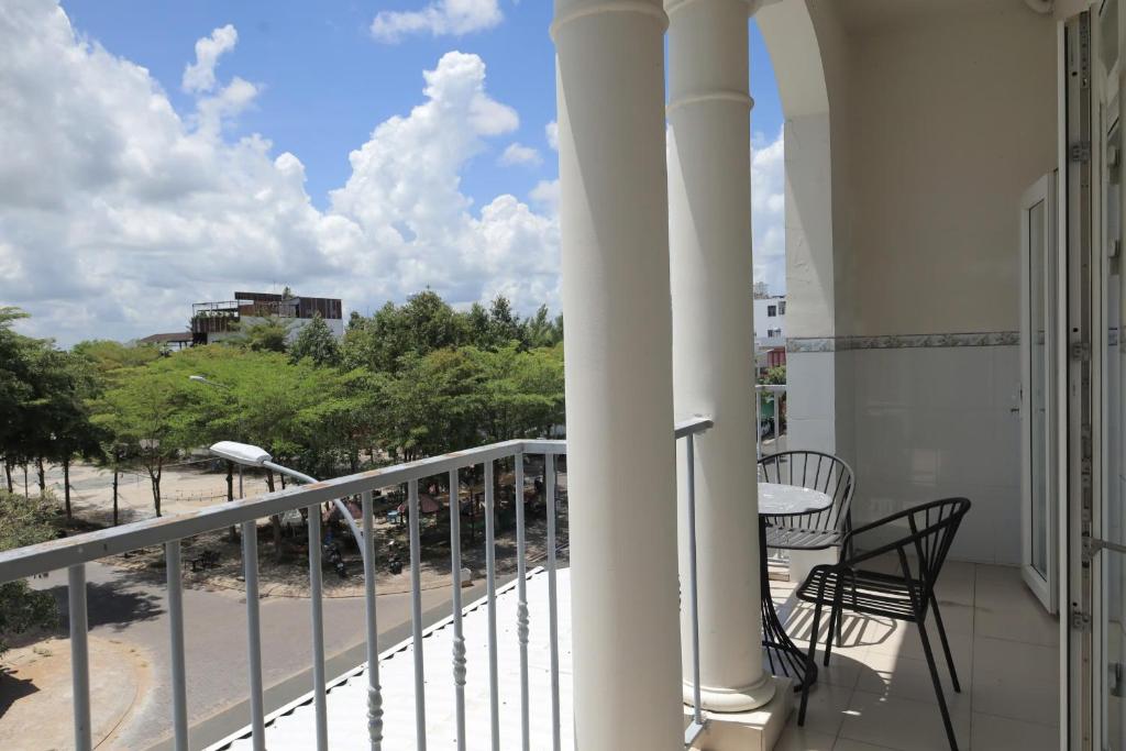 Nina Homestay - Phong ban cong view song