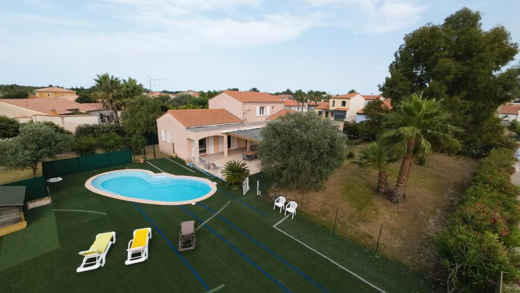 Villa spacieuse avec piscine privée et terrain de pétanque - 1