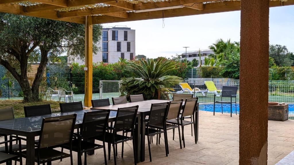 Villa spacieuse avec piscine privée et terrain de pétanque - 2