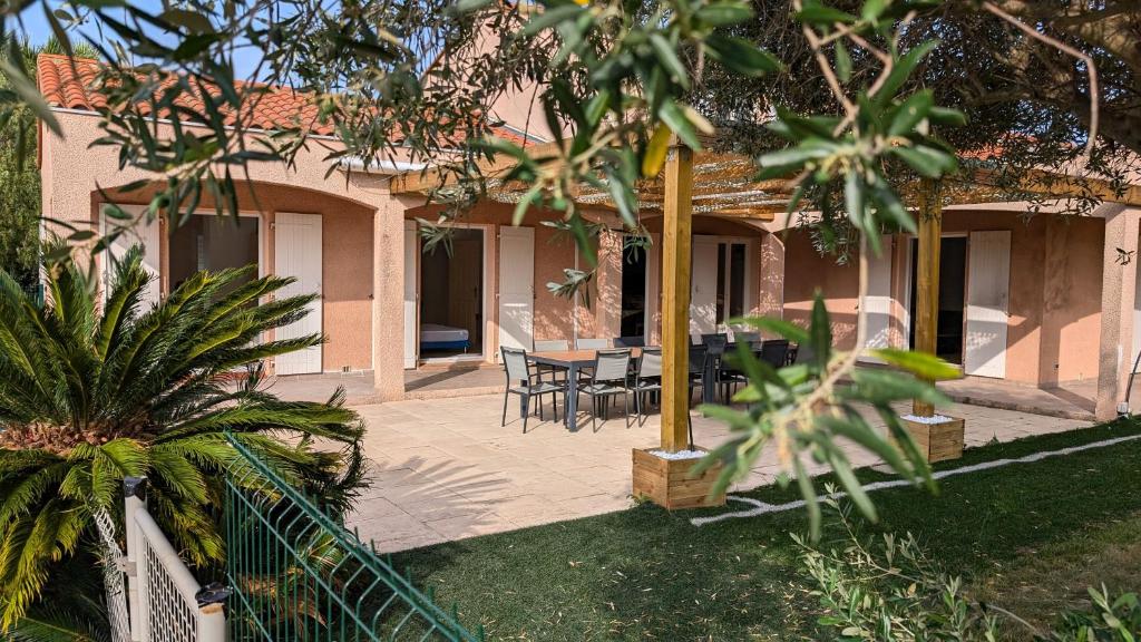 Villa spacieuse avec piscine privée et terrain de pétanque - 4