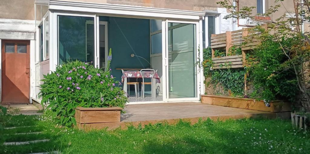 Appart rez-de-jardin proche gare - 2