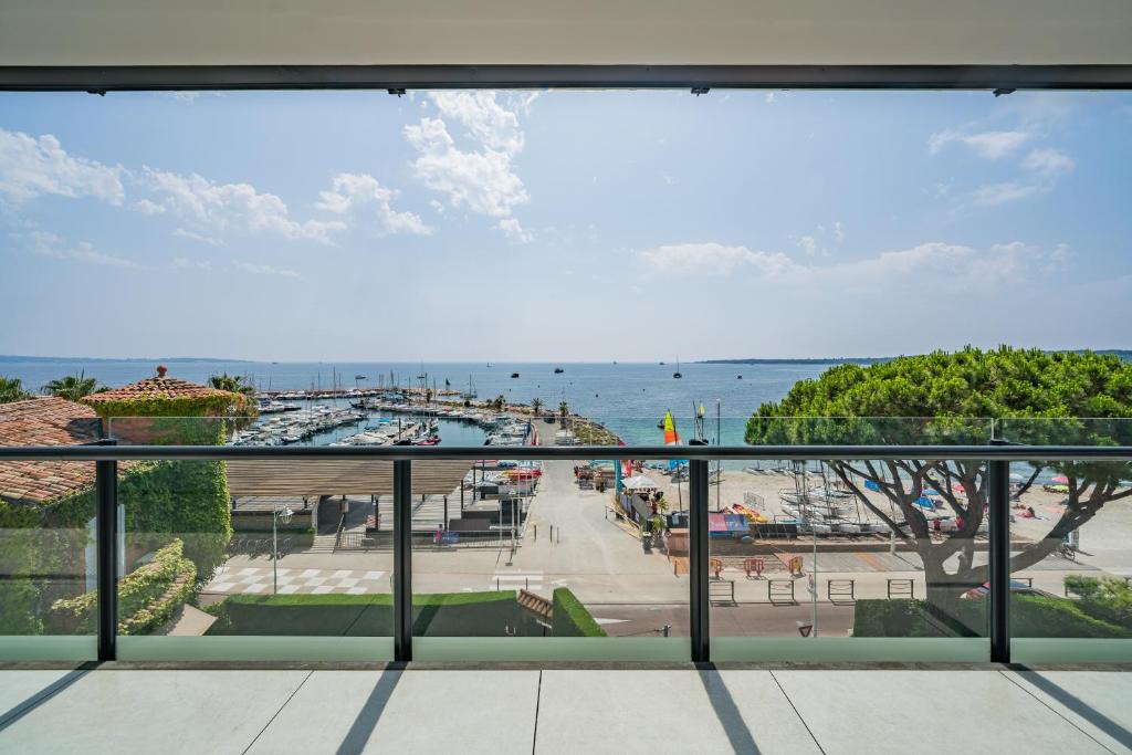Sea View Apartment - Palm Beach - 3