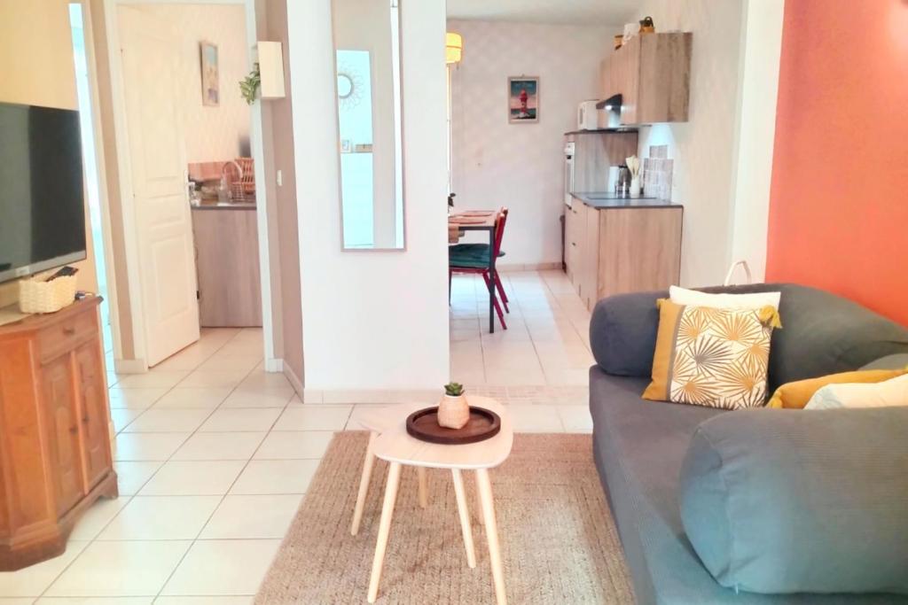 Apartment with terrace in a quiet area of Bandol - 2