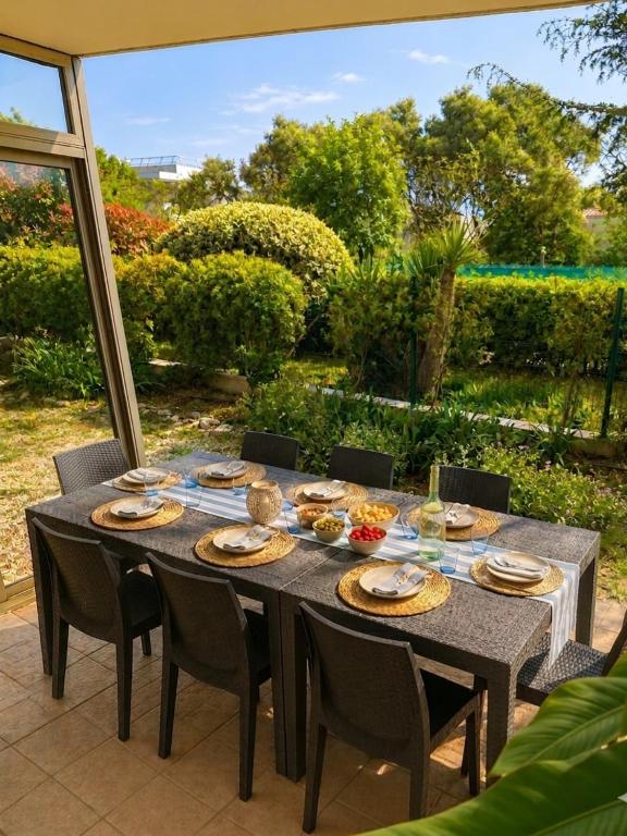 Rare appartement jardin privatif 130m2 piscine parking 6 à 8 personnes Antibes - 1