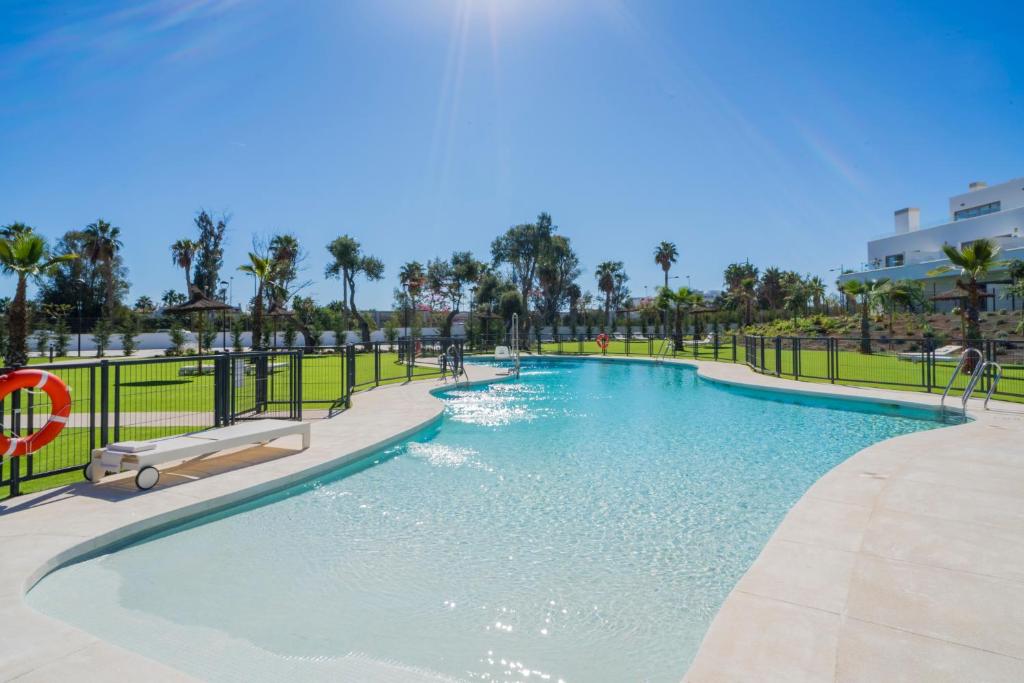 weforyou Luxury Garden Apartment in Acqua Gardens - 5