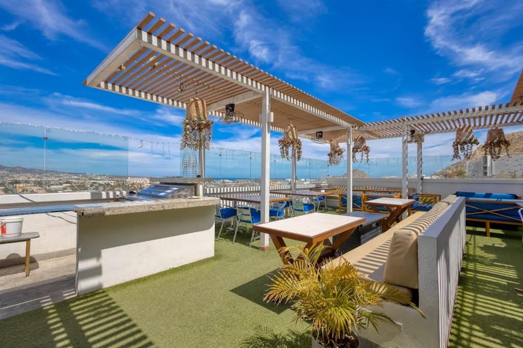 Hotel Room with Ocean-View Rooftop Infinity Pool, AC, Gym - Dog-Friendly - 4