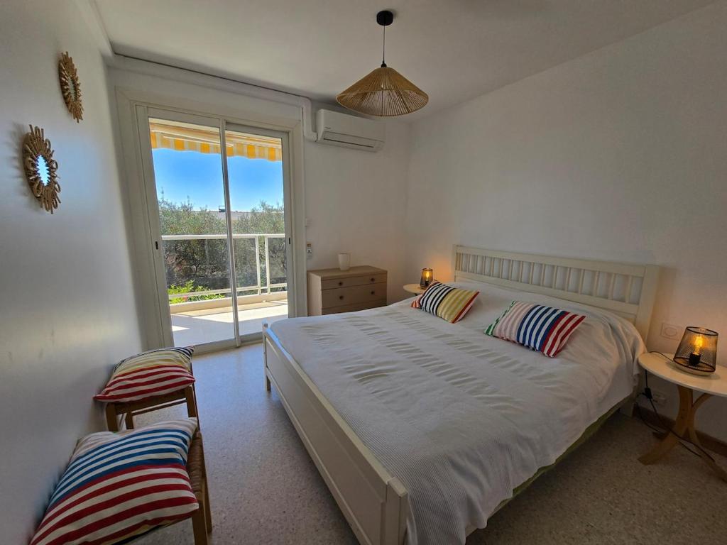 L'Instant Bleu - apartment with AC, WiFi, and parking - 3