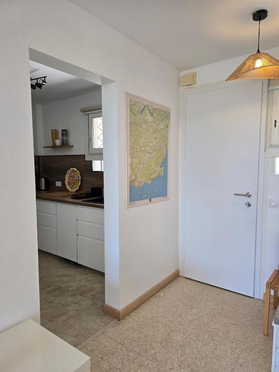 L'Instant Bleu - apartment with AC, WiFi, and parking - 4
