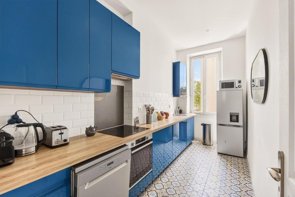 Stylish 1BR flat near Chartreux metro station - 4