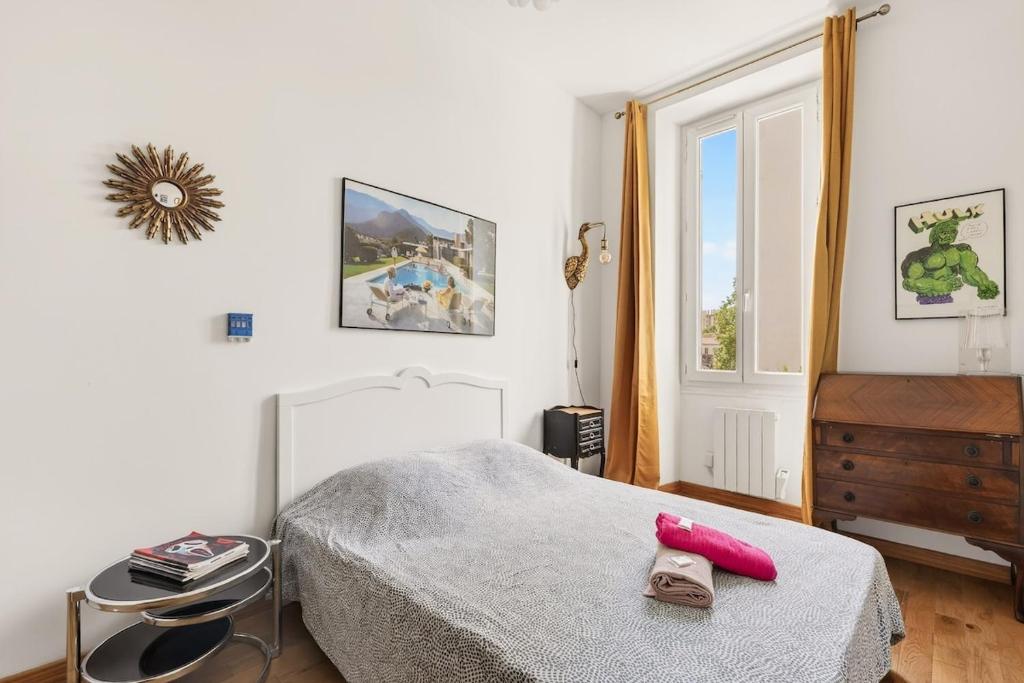 Stylish 1BR flat near Chartreux metro station - 3