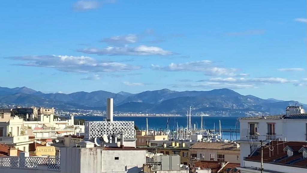2P moderne avec terrasse et vue mer - 1