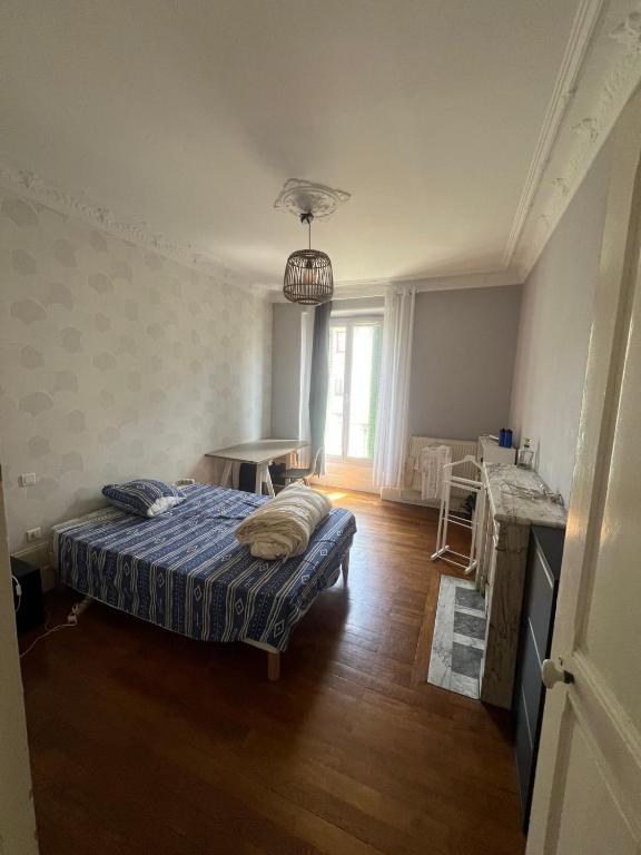 Chambre dans un appartement à 2 minutes à pied de la gare et GEM - 4