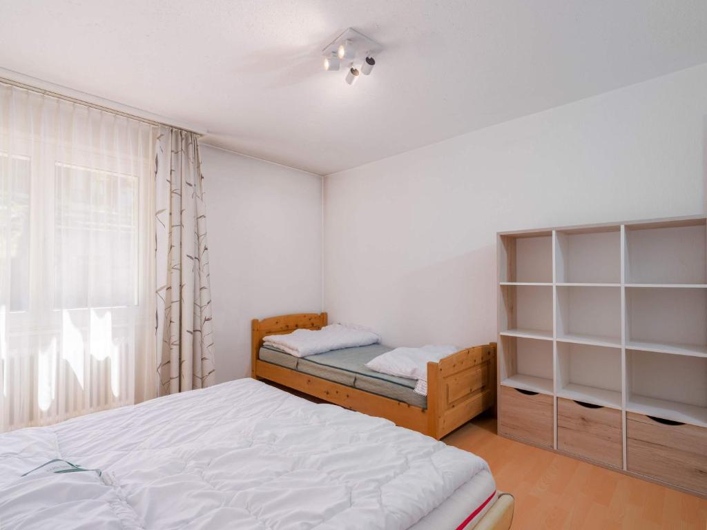 Bright 2BR Davos Apt with Parking and Balcony - 3