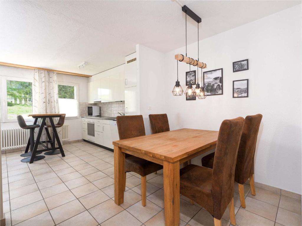 Bright 2BR Davos Apt with Parking and Balcony - 4