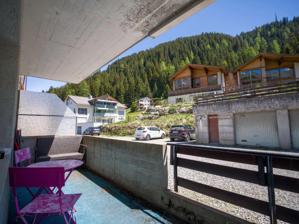 Bright 2BR Davos Apt with Parking and Balcony - 5