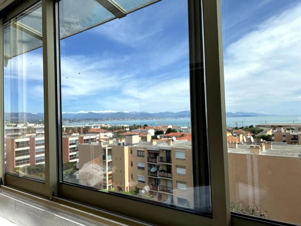 T2 with sea view in Antibes - 2
