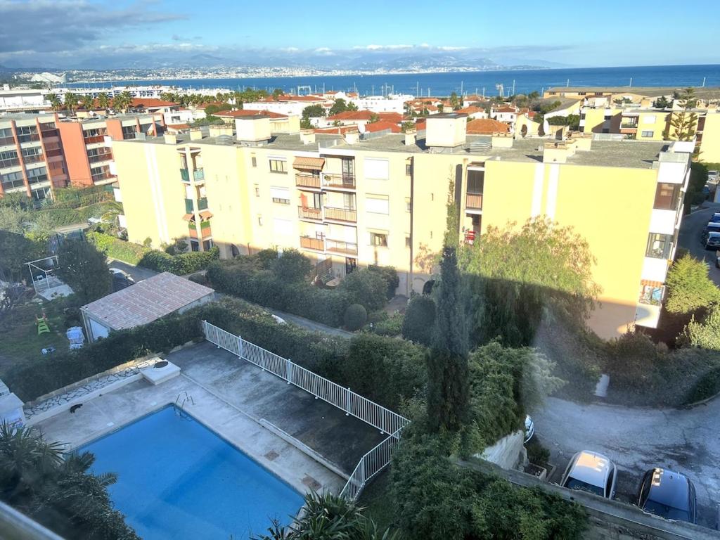 T2 with sea view in Antibes - 3