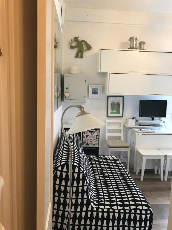 DUPLEX-STYLE playhouse - 1