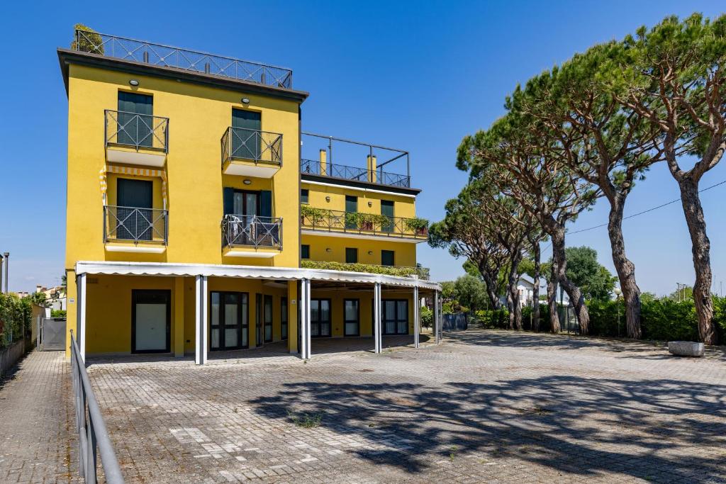 Apartment with Private Beach Spot Terrace & Parking - 2