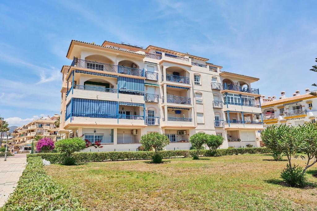 Seafront Garden and Sea views - 1