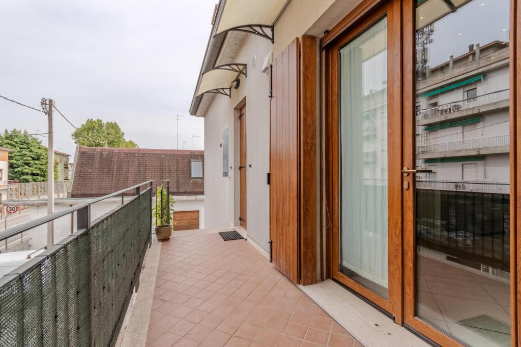 GuestHost - Cozy Terrace Apartment Campalto X4 - 5