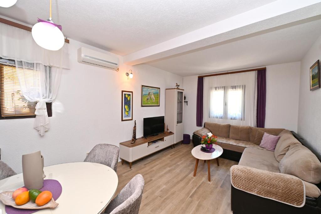 Apartment Milicevic Muo - 2