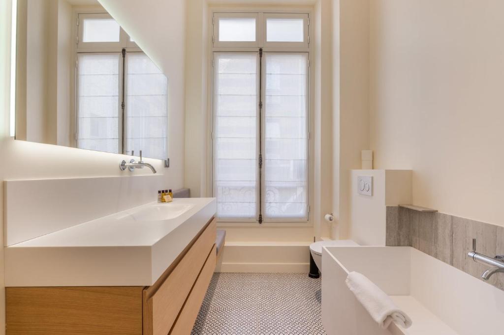 Luxury Paris Escape with AC in the Heart of the 7th - 5
