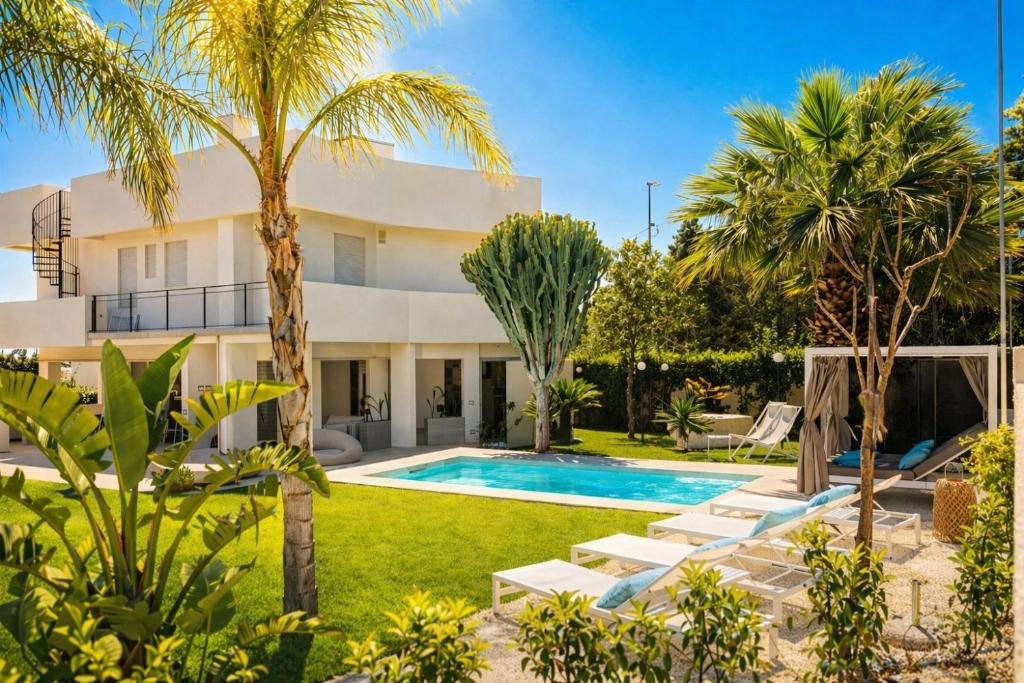 SHATI LUXURY - Private Heated Pool- steps from beach - 1