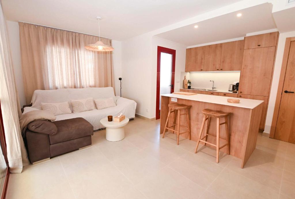 Ibiza Style Beachfront Apartment - Sea View & Pool - 4