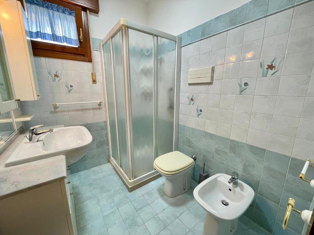 Spacious beachside flat with terrace - 5