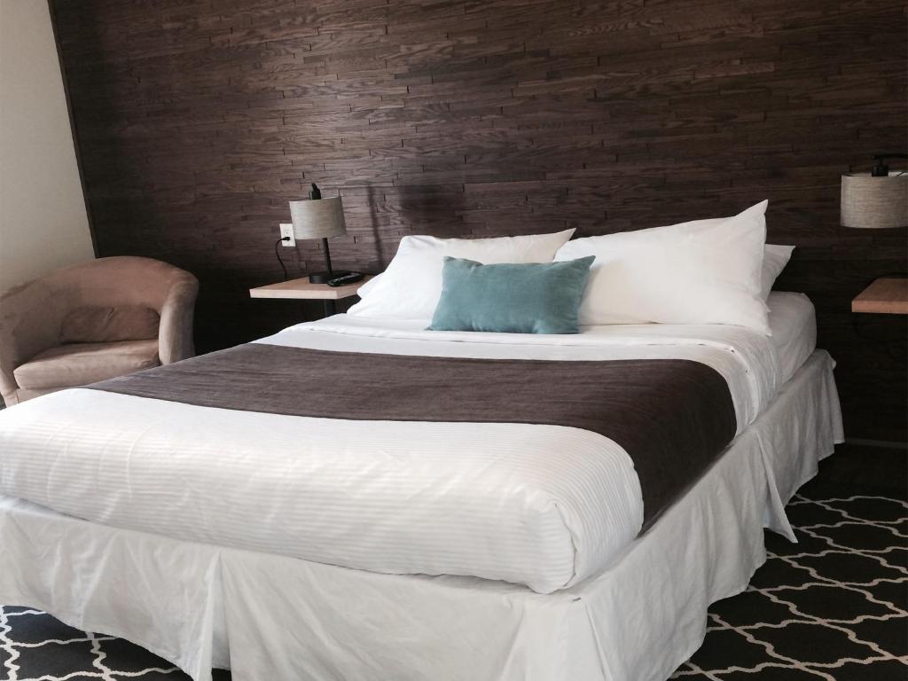 Timberland Inn photo