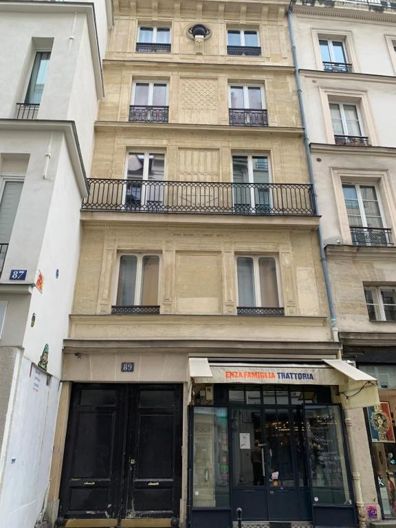 grand studio au coeur de Paris refait à neuf - 2