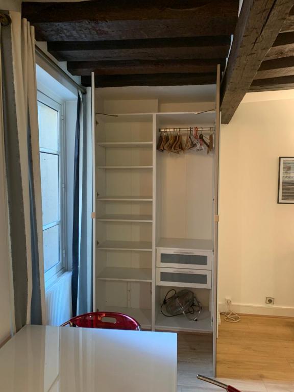 grand studio au coeur de Paris refait à neuf - 3