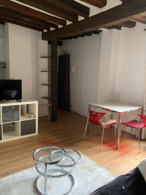 grand studio au coeur de Paris refait à neuf - 4