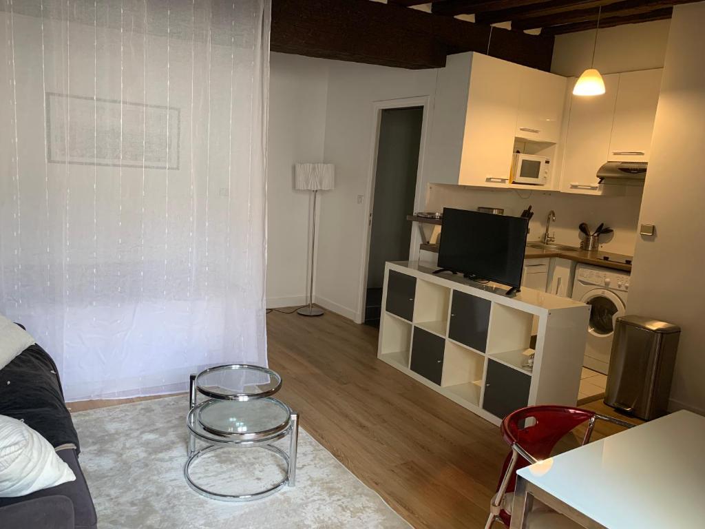grand studio au coeur de Paris refait à neuf - 5
