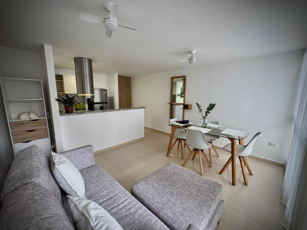 Miramar Comfort Apartment with Pool - 2