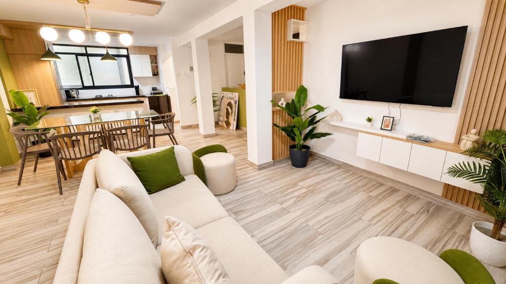 Grand Suite - 3BR - 2Bathroom - 6 Guests - 3rd Floor - 1