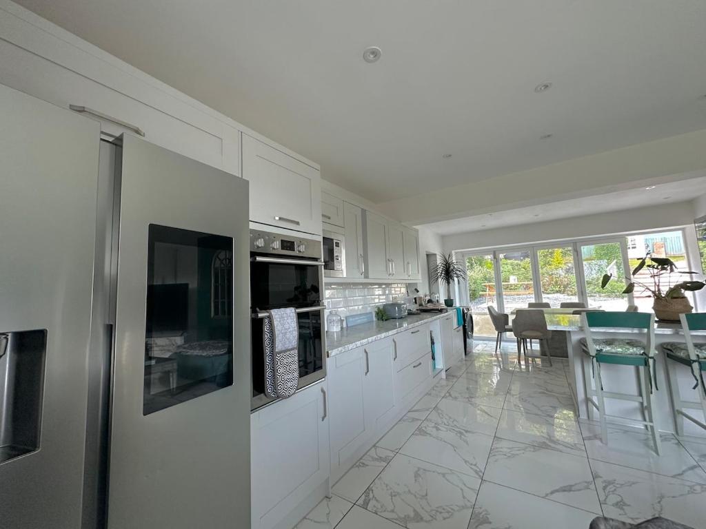 Detached Bungalow with Hot Tub, Torquay photo 7