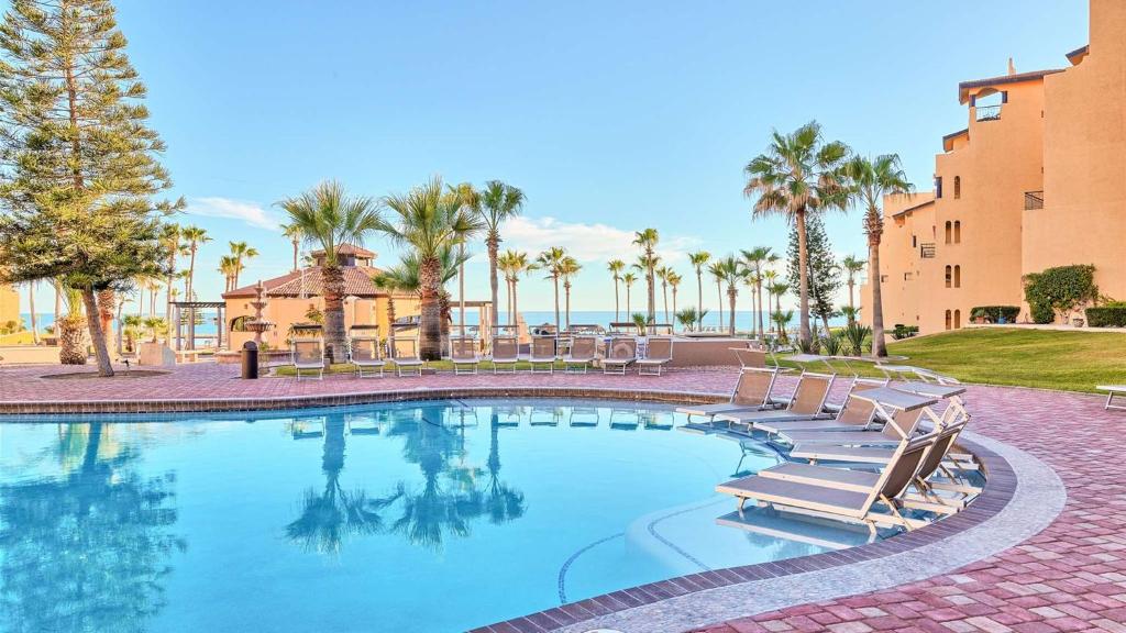 Cozy Fourth-Level Resort Condo Princesa D-409 - 2