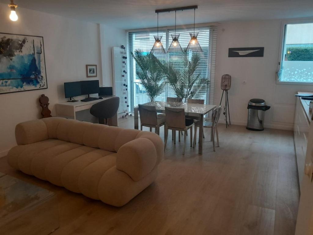 80 m2 Paris 14 - 3 bedrooms - air conditioning - 3