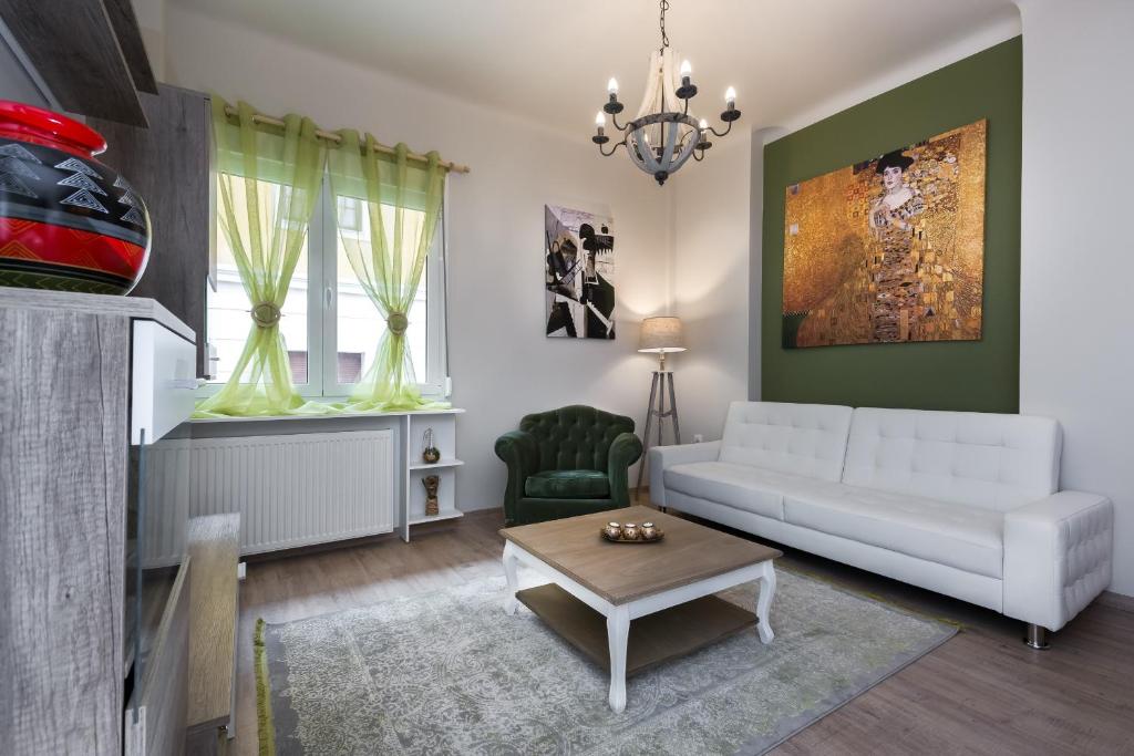 Vintage Apartment in the Heart of Plaka — Hotel in Athens