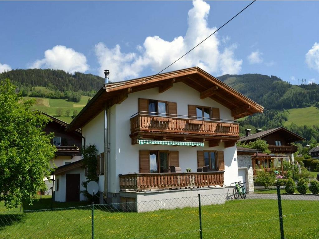 Chalet with Mountain View - 1