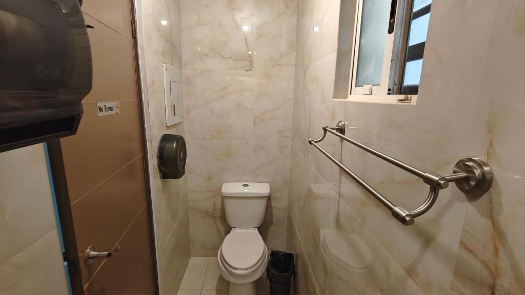 Suites Aeropuerto Monterrey Hab #3 - 4