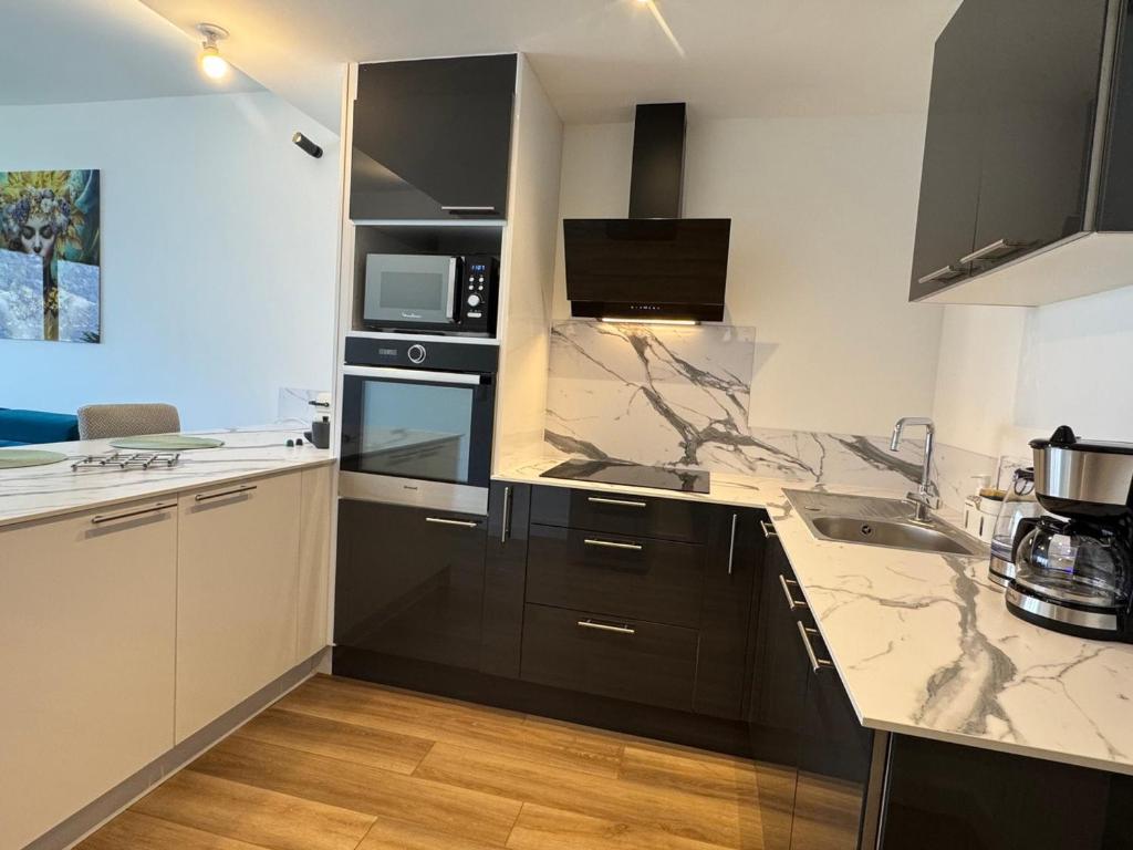 Appartement rénové, vue lac, parking privatif - FR-1-555-130 - 2