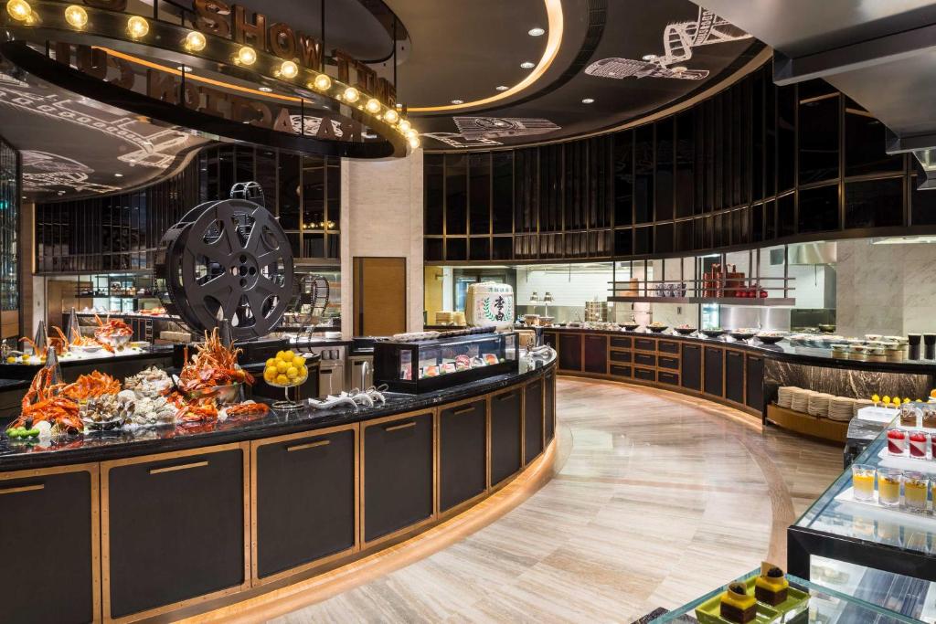 Hotel Dining