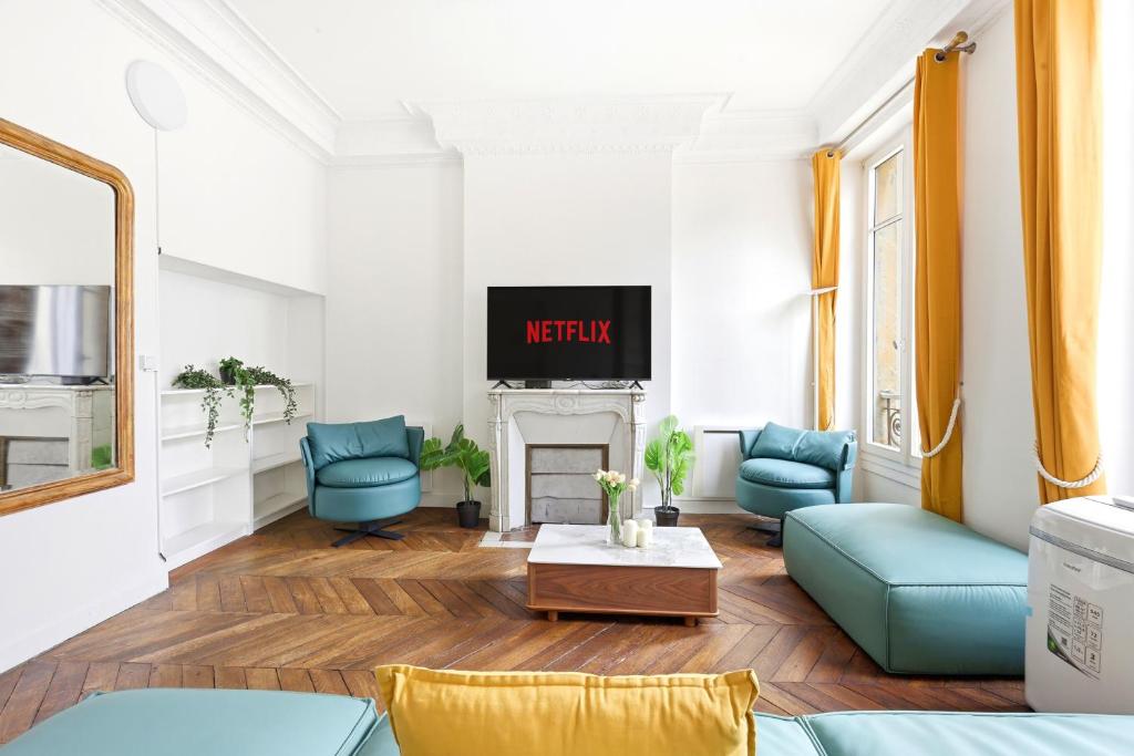 Central Paris 2-Bedroom Apartment with Netflix - 2