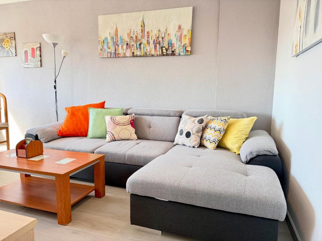 Apartamento de 2 dormitorios cerca de la Playa de Poniente en Benidorm - 1