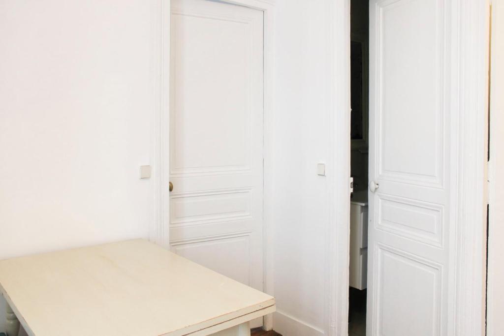 Charming Latin Quarter Apartment - 3