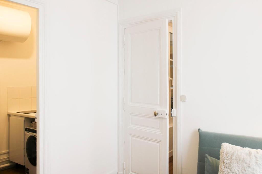 Charming Latin Quarter Apartment - 2